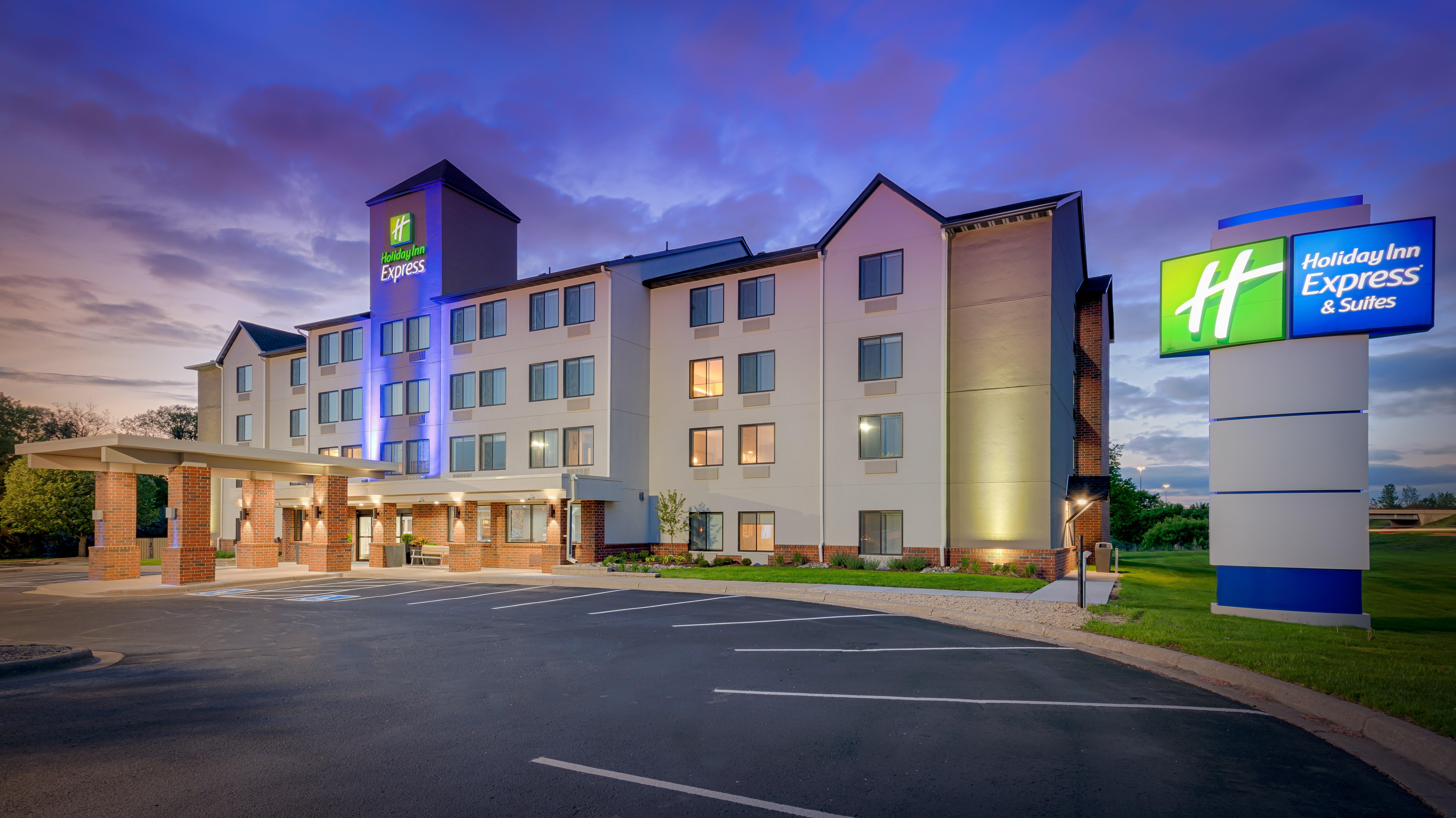 Holiday Inn Express Hotel & Suites Coon Rapids - Blaine Area, An Ihg Hotel Exterior photo