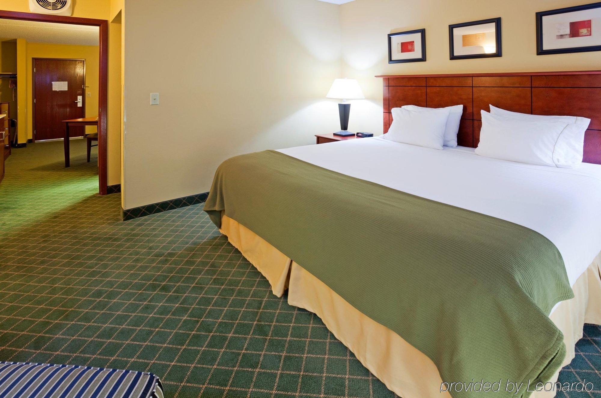 Holiday Inn Express Hotel & Suites Coon Rapids - Blaine Area, An Ihg Hotel Room photo